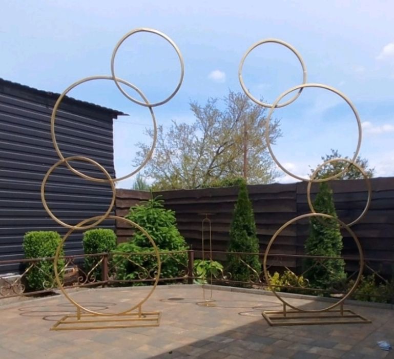 Весільні каркаси та арки різноманітних форм