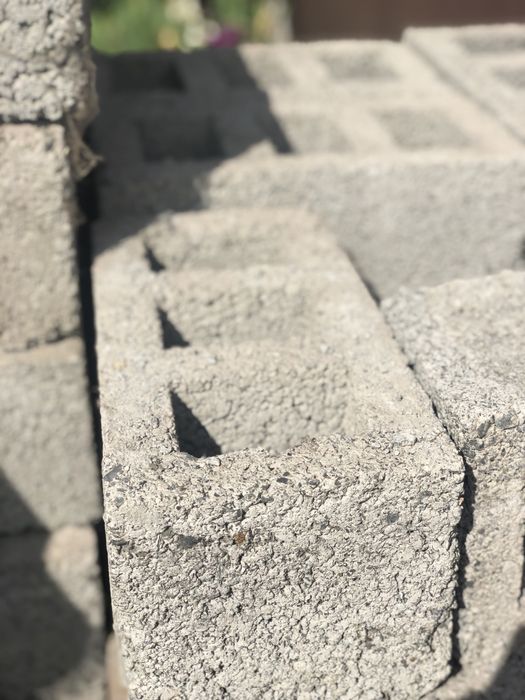 Шлакаблок, кирпич,