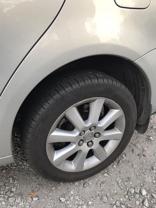 Продам Тойота Авенсис 2004 года.