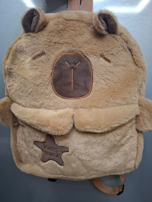 Плюшевий рюкзак Капібара з зірочкою
