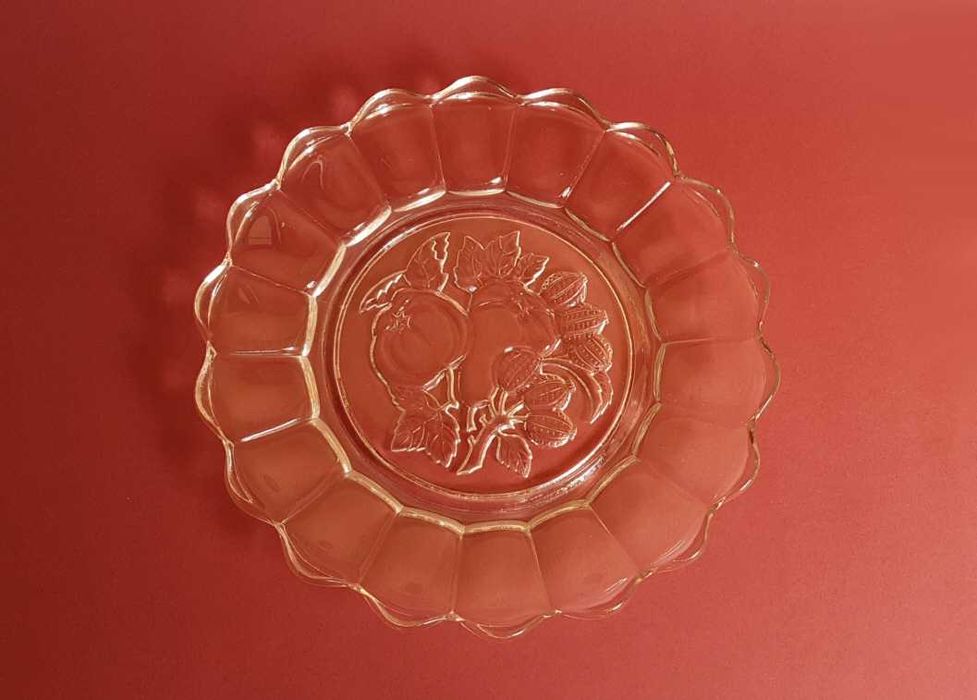Pratos e Taças de Vidro Lapidado Vintage
