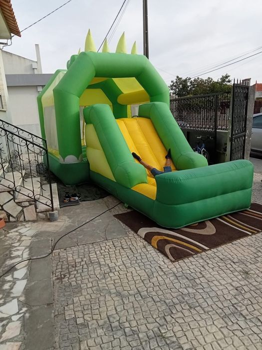 Vende se 2 insufláveis usados