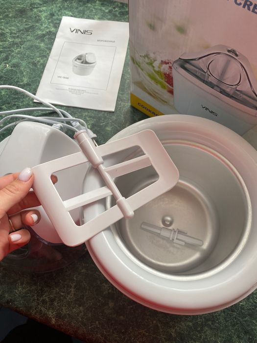 Мороженниця-йогуртниця