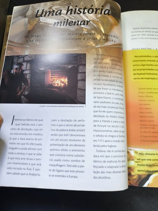 Livro diverso automóvel, whisky e drogas. 
O requinte