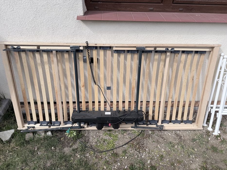 Łóżka domowe w super stanie.