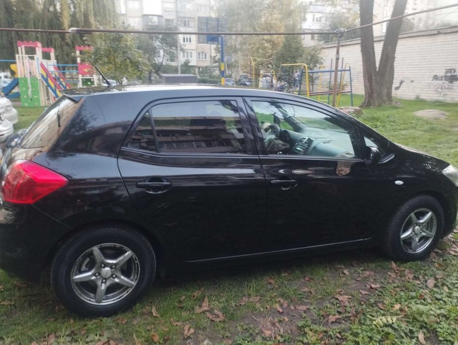 Toyota Auris s line