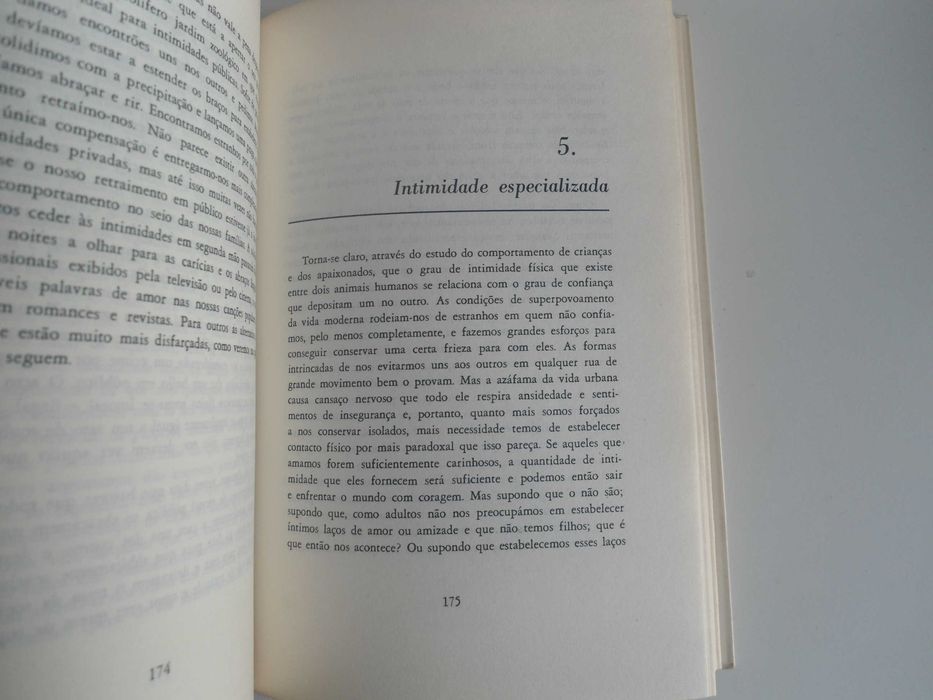 O Casal a Nú por Desmond Morris