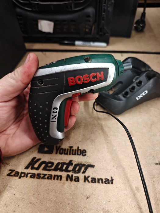 Wkrętarka Bosch IXO. 3.6V Li-Ion ze stacją dokującą. Sprawna