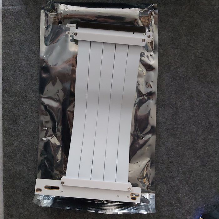 RISER Pcie 3.0 - 20cm - 90° - BLACK / WHITE