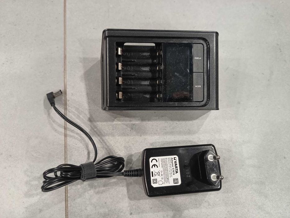 Ładowarka Varta do akumulatorków AA/AAA 4x LCD procesorowa