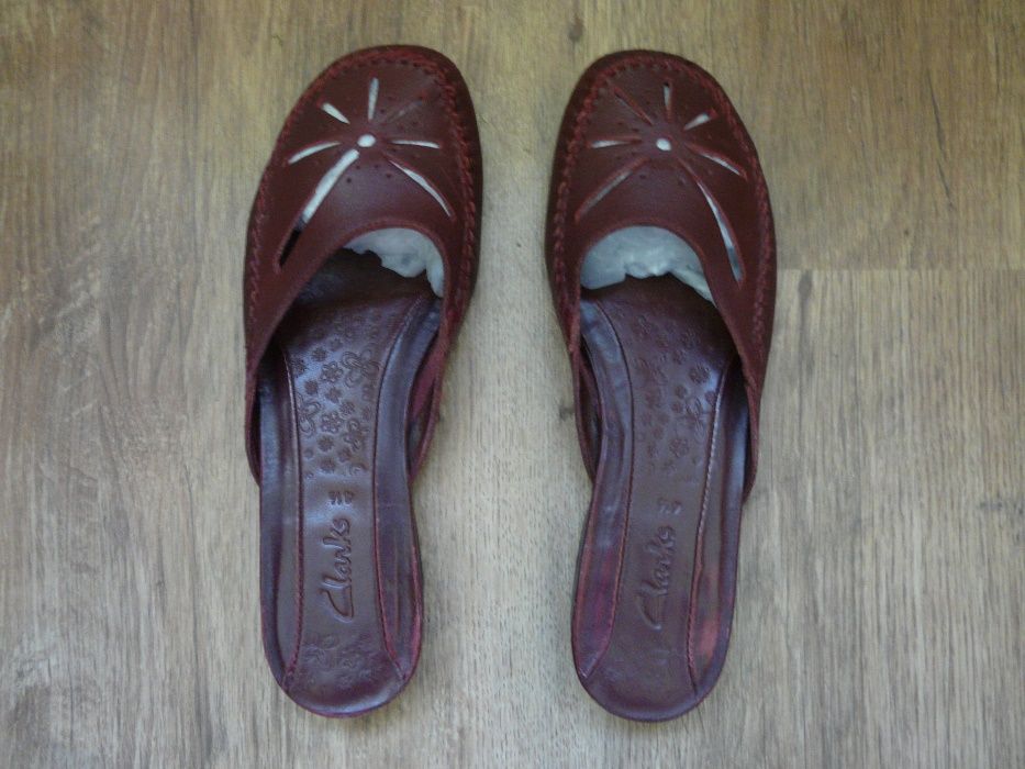 Klapki Clarks skóra wiśniowa 24cm mega miękka podeszwa bieżnik antypoś