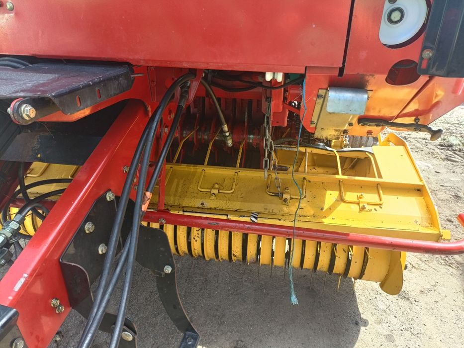 Prasa new Holland br 750