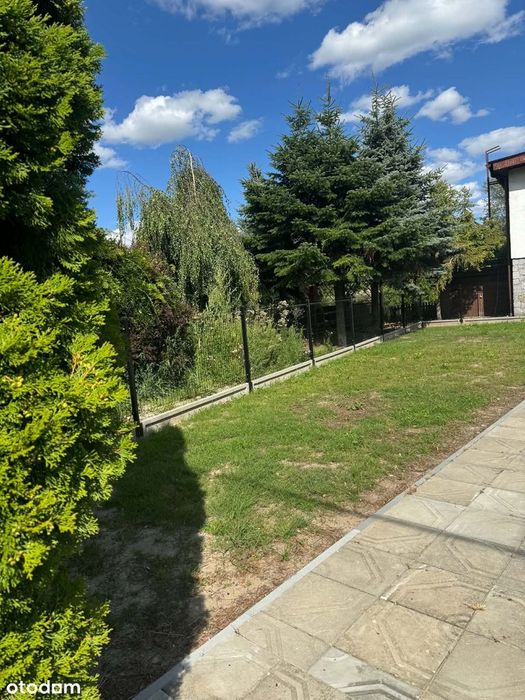 Dom (140 + 80 m²), dwa niezależne lokale, gotowe do zamieszkania.