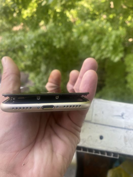 Iphone  se 2  и  7 на ремонт или запчасти.