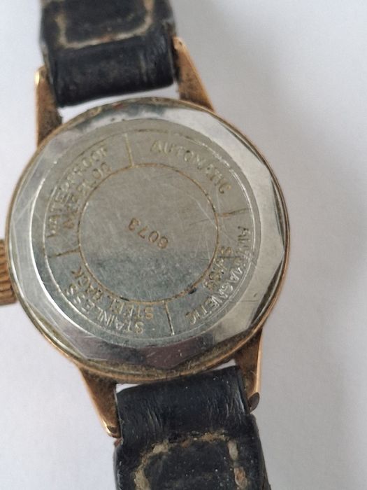 Relógio antigo senhora Licurgo swiss made não testado