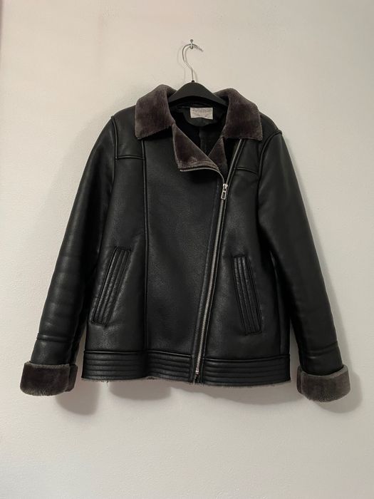 Casaco preto com forro de pelo