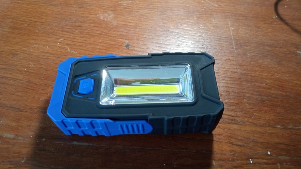 LED ліхтарик на батарейках