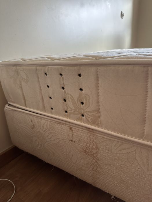 Cama e colchão 1,83x1,33