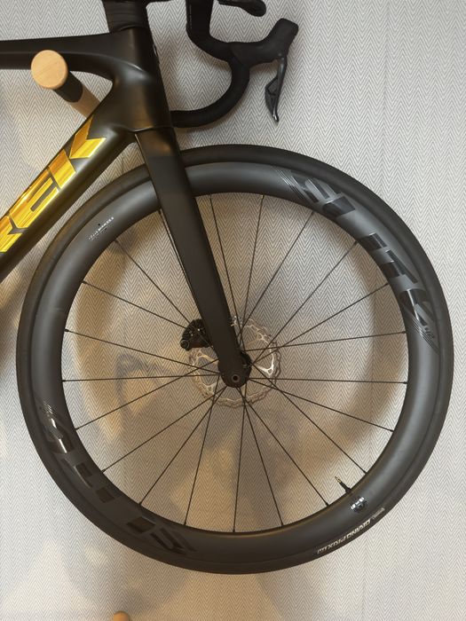 TREK Madone SL Gen8 com potenciometro M/L