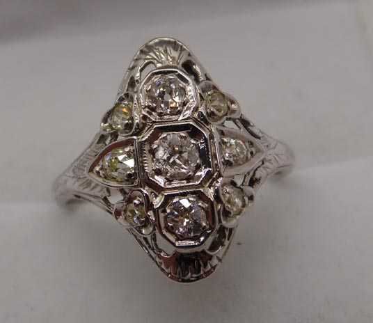 Art deco złoty pierścionek z diamentami 0,75 ct. białe złoto.