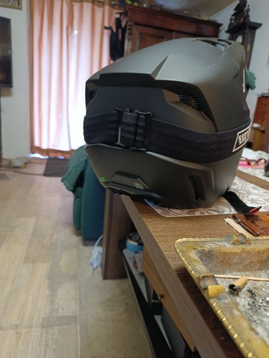 Sprzedam kask+gogle super stan