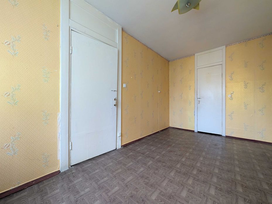 2 кімнатна квартира біля центру 3 поверх утеплений будинок RD