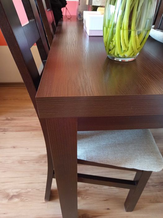 Stół rozkładany plus 6 krzeseł