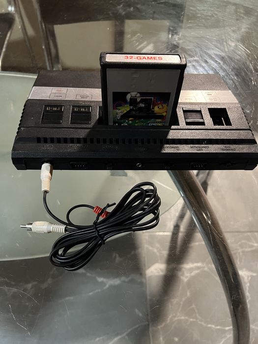 Atari 2600 sem cabos sem comando com jogo raro
