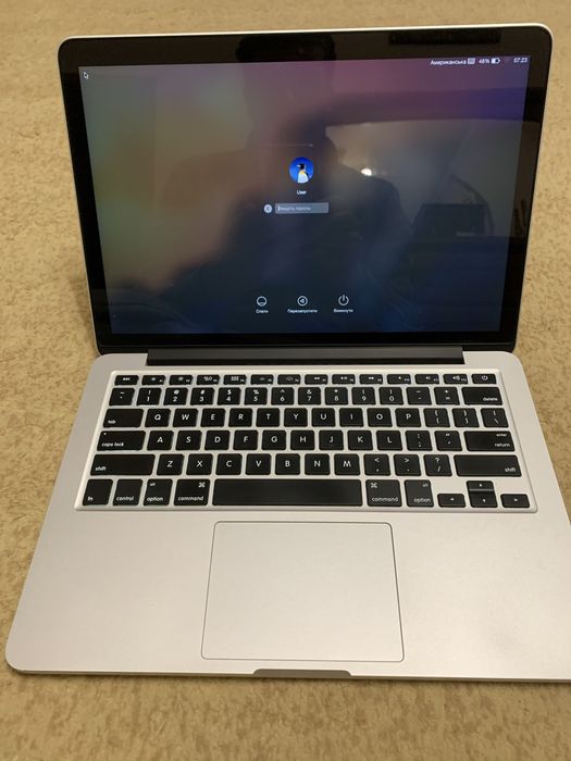 MacBook Pro  в суперовому стані з новою батарейкою