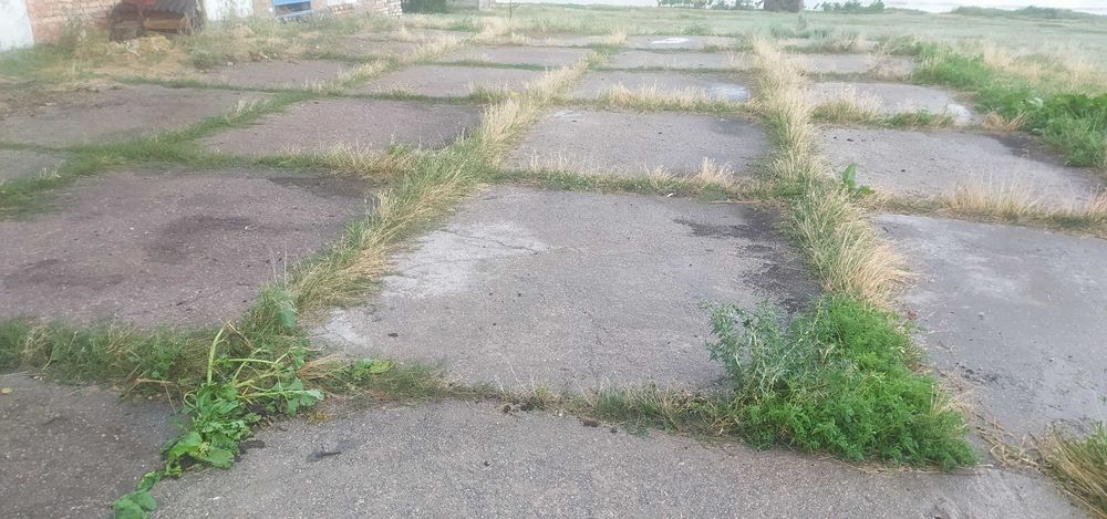 Плиты дорожные 3 × 2 × 0,18 м. б/у