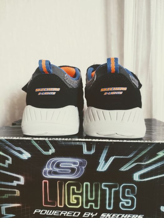 Дитячі кросівки  "Skechers" кросівки зі світлодіодною (LED) підошвою