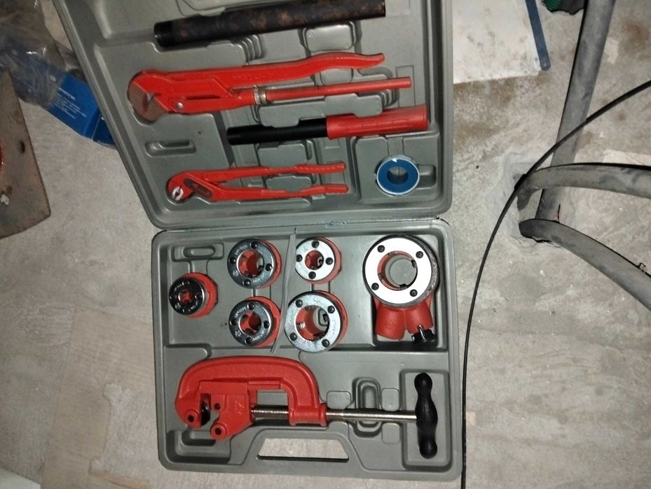 Tarraxa para abrir roscas