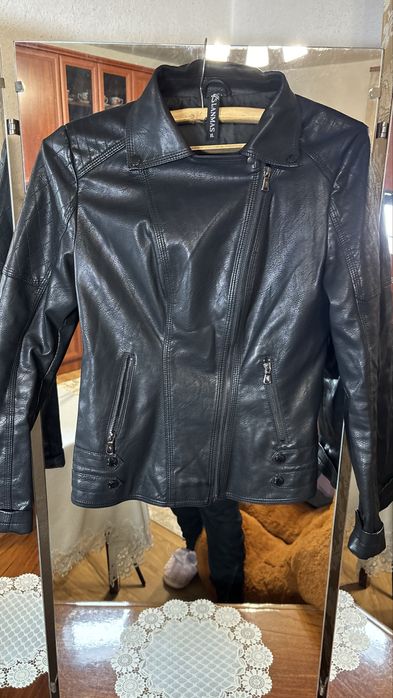 Продам жіночу куртку шкірзамінник
