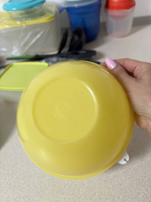 Tupperware miska zamykana z pokrywką do ciasta sałatki na kaszę ryż