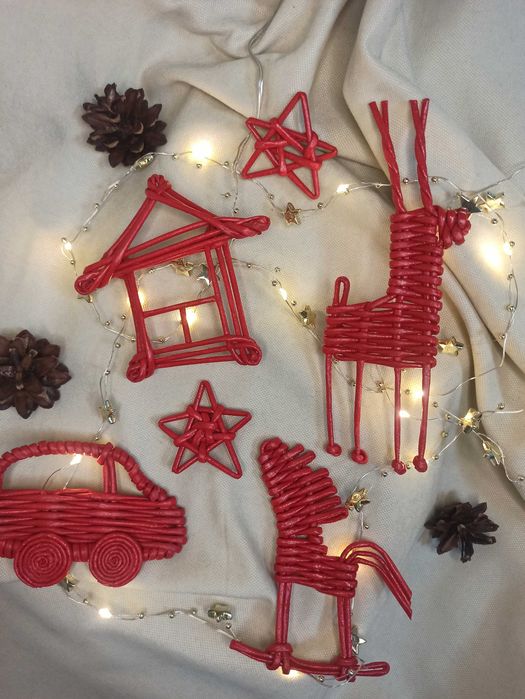 Новорічний декор, іграшки на ялинку, гірлянди, підвіски