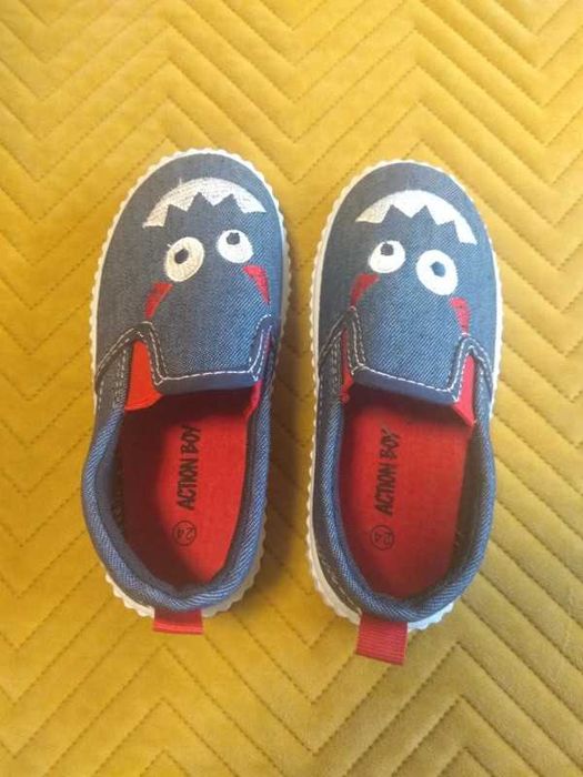 Wsuwane kapcie Action Boy 24 NOWE