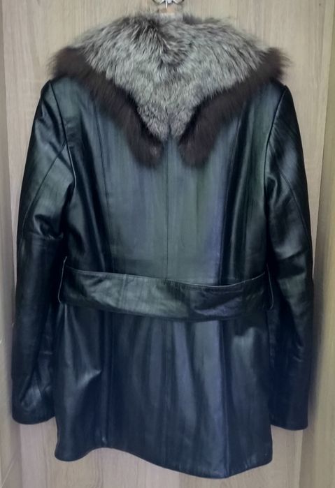 Кожаная куртка с чернобуркой.