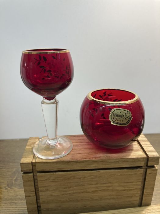 kieliszek bohemia glass czechoslovakia krwisto czerwony złocony, kwiat
