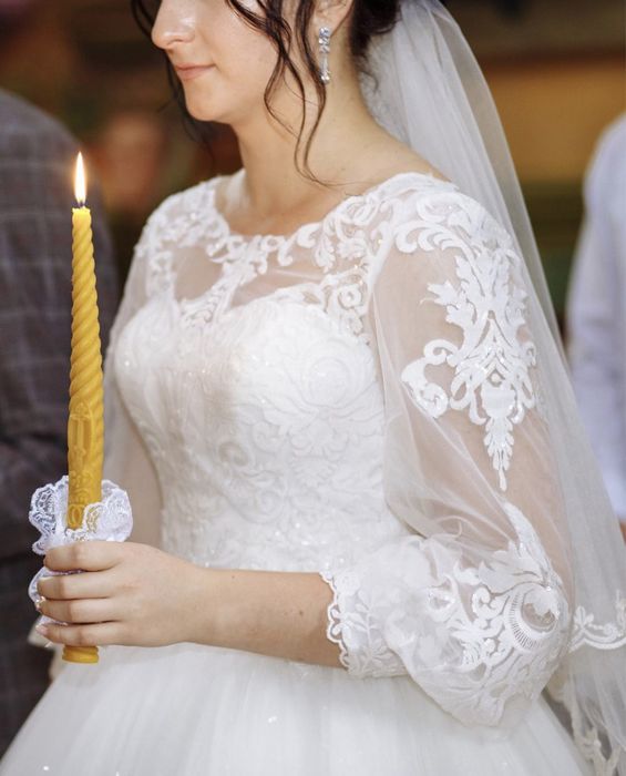 Розкішна весільна сукня