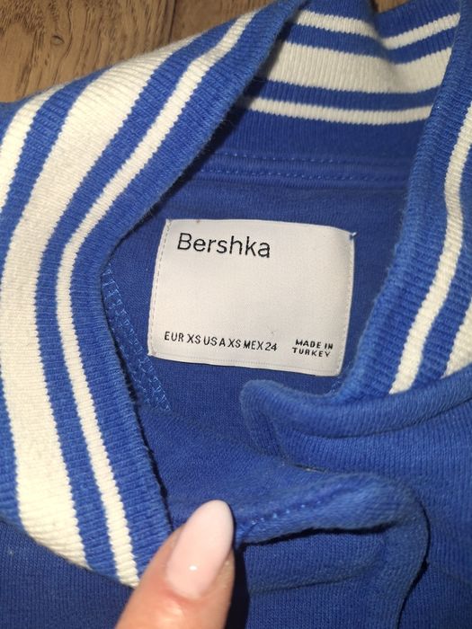 Bluza dresowa bershka rozpinana bejsbolówka bomberka