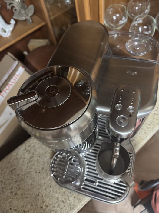 Maquina de cafe Nespresso Vertuo Creatista