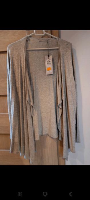 Cieńki kardigan.