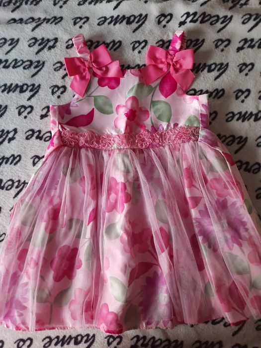 Сукня на дівчінку  в гарному стані