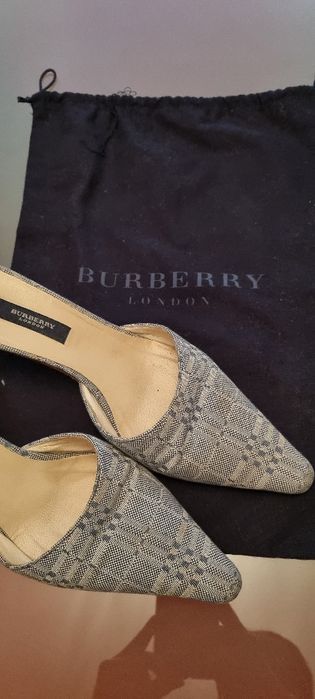 Mules marca Burberry