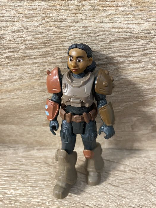 Figurka izzy hawthorne