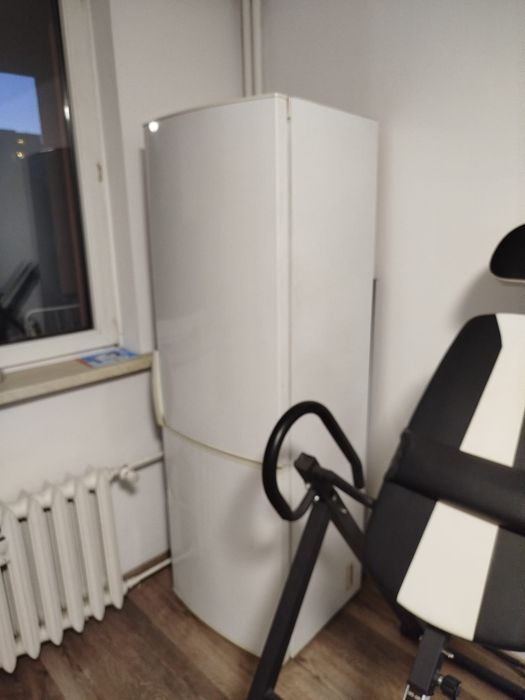 Oddam lodówkę częściowo sprawna