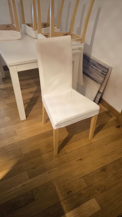 Mesa de jantar e cadeiras