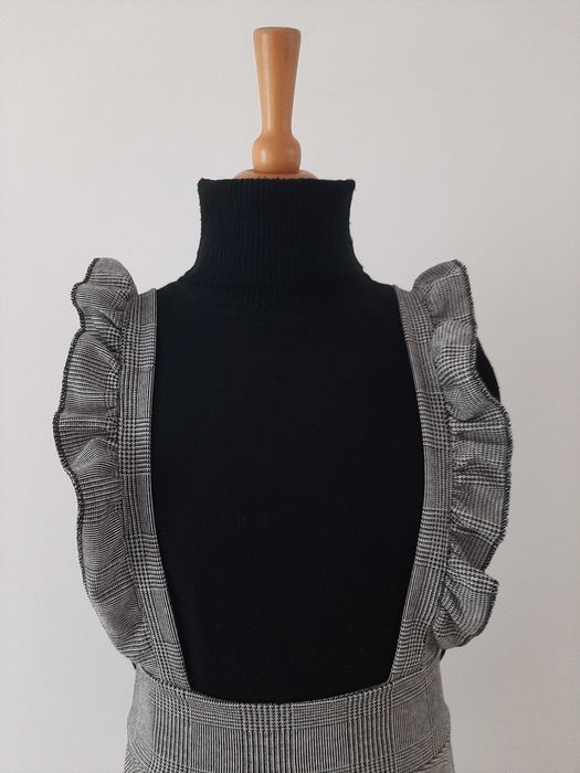 Saia com alças. Veste M/L. Nova