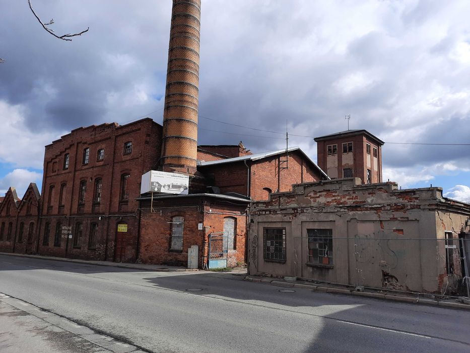 Na sprzedaż, OKAZJA tylko 350 zł za 1m2 Budynek w Bielawie do remontu.