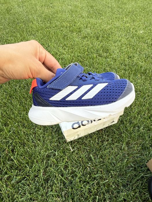 Кросівки Adidas 23,5 розмір 15 см устілка Стан нових